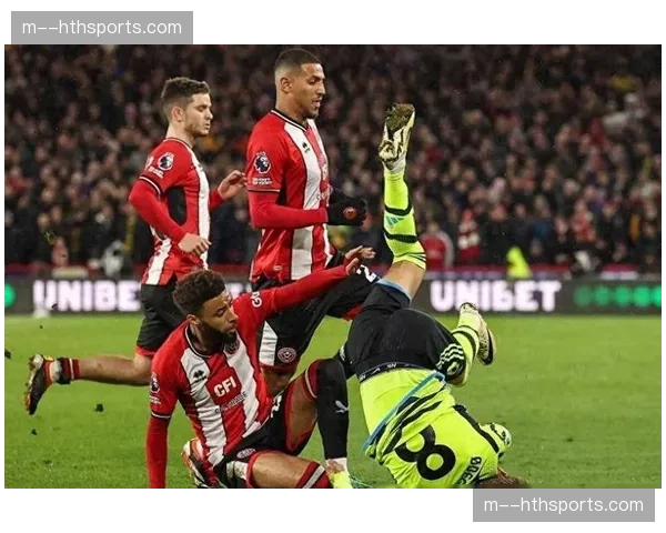 门将出击失误,里尔边锋抓住机会小角度传中助攻空门得手 门将出击失误,里尔边锋抓住机会小角度传中助攻空门得手